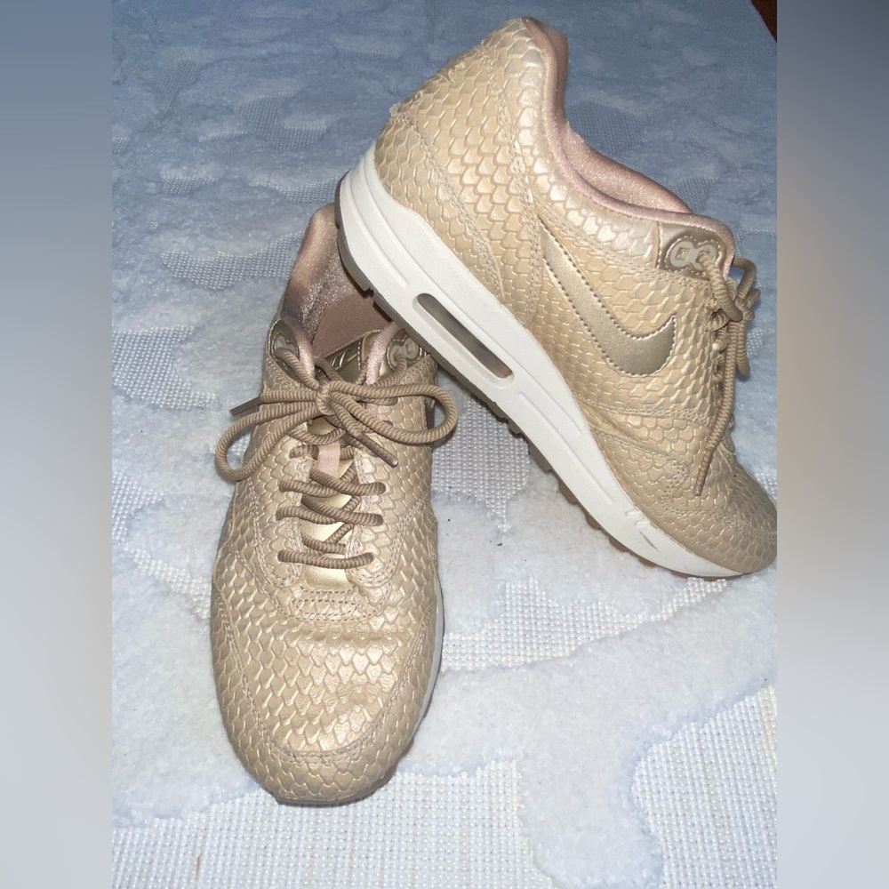 Nude Nike size 9 air Max 1 sneakers